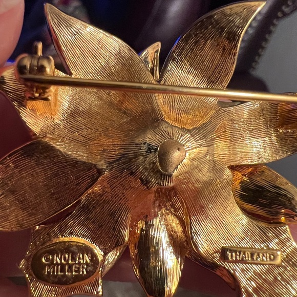 Nolan Miller Christmas Poinsettia Brooch - Picture 4 of 4